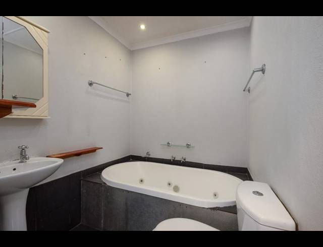 2 BEDROOM TOWNHOUSE FOR SALE IN THE WOLDS